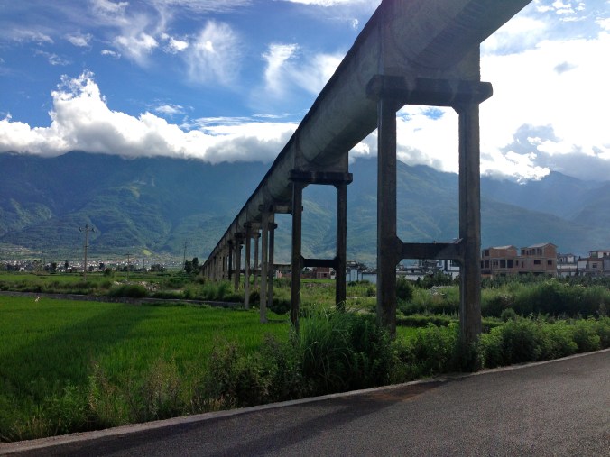 Most of the area outside Dali is farmland. 